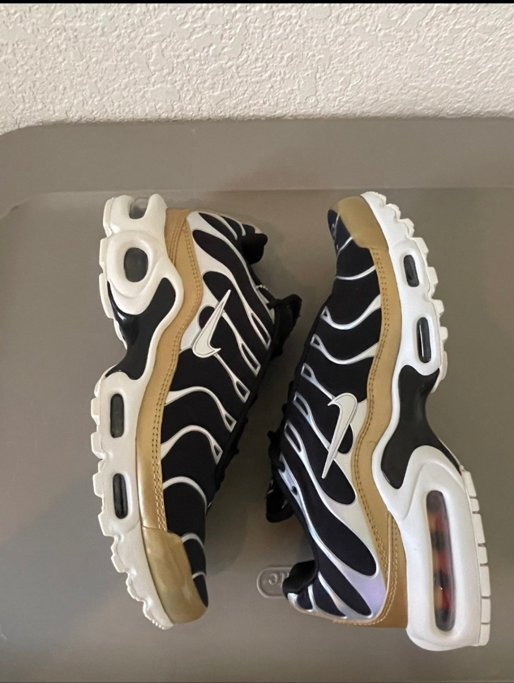 Nike Air Max Plus Men's Sneakers in Black and Gold - Picture 3 of 4